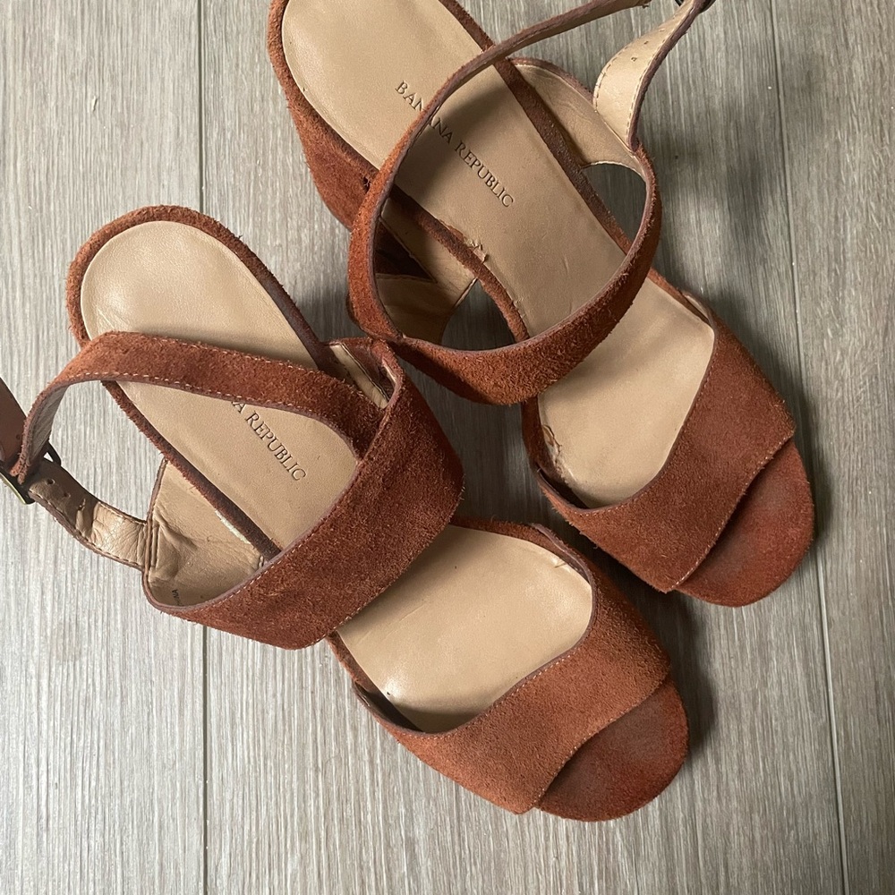 Banana Republic Brown Suede Block Heel Sandals - Picture 4 of 8